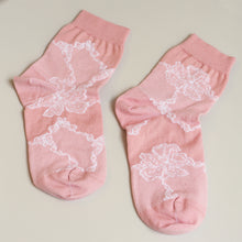 Load image into Gallery viewer, Socks Light Pink Lace