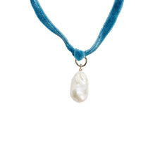 Load image into Gallery viewer, Agatha Necklace Blue

